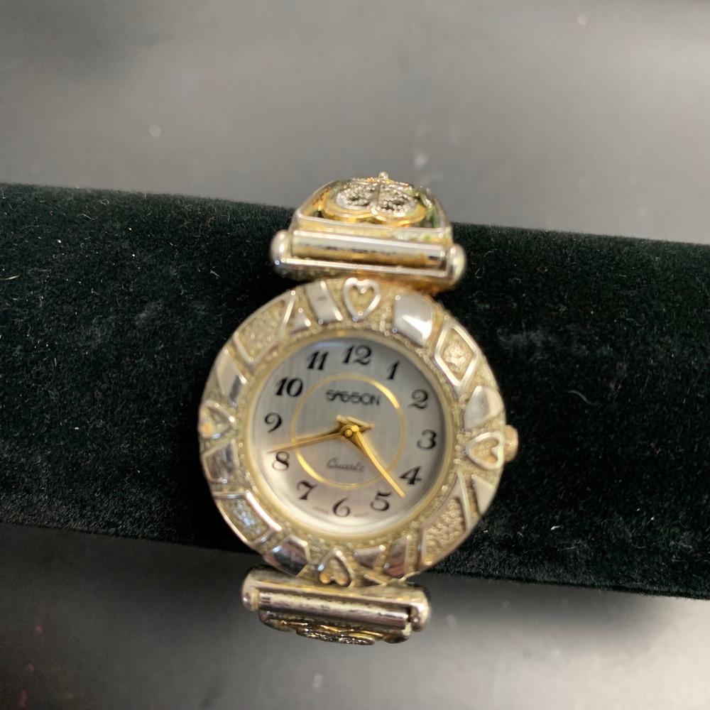 Sasson Womens Vintage Gold Silver Tone Heart Filigree Quartz Watch 9380B V377